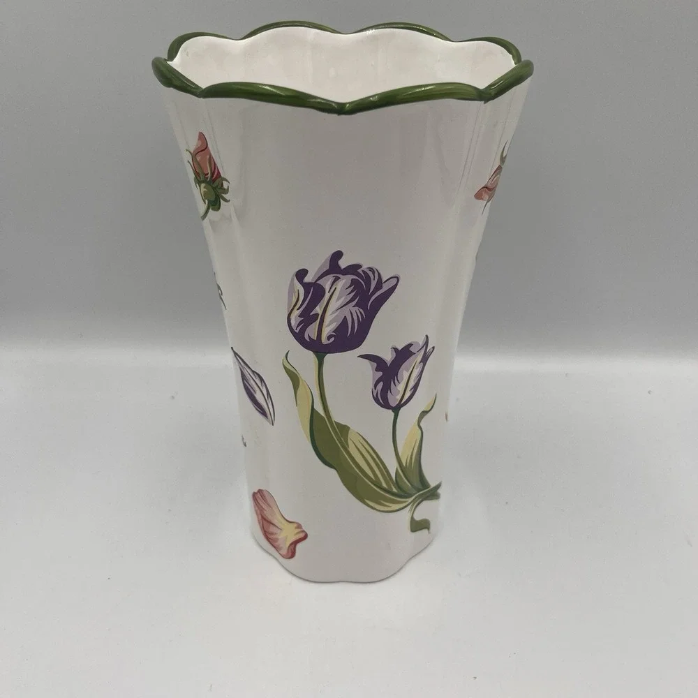 Vintage Tiffany & Co. Tiffany Petals Vase 1998 Classic Luxury Pretty Floral